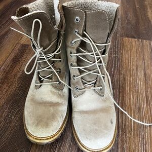 Timberland boots, lined with wool, size 8.5.